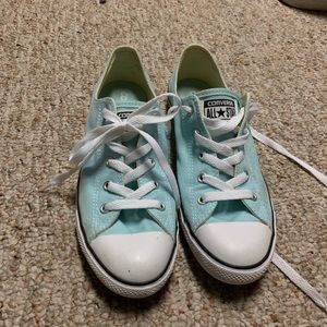 NWOT mint low top converse